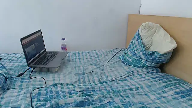 erikamavrik online show from November 11, 2025, 7:30 am