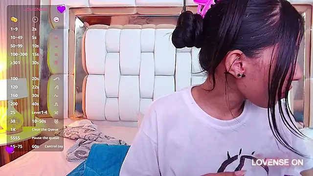 yourcuteneighbourr online show from March 7, 2025, 9:29 am