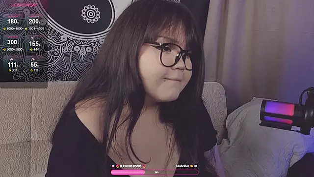 Snapshot of LeyaKan chatting on December 3, 2024, 12:13 am LeyaKan online show from December 3, 2024, 12:13 am