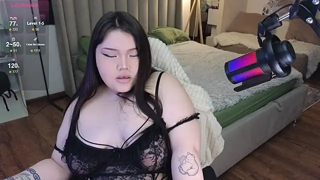 Snapshot of LeyaKan chatting on October 21, 2025, 11:55 am LeyaKan online show from October 21, 2025, 11:55 am