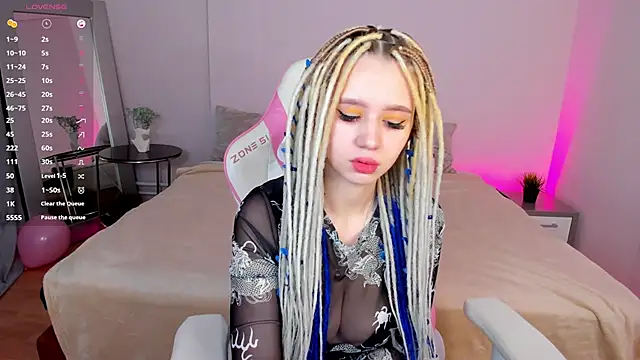 Snapshot of Valerie_Woods chatting on December 9, 2024, 4:23 am Valerie Woods online show from December 9, 2024, 4:23 am