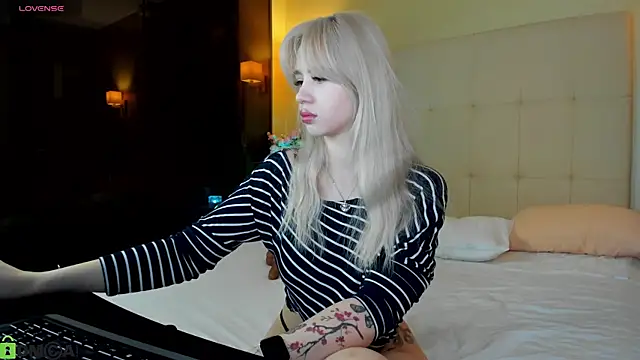 Valerie Woods online show from February 23, 2026, 12:52 am