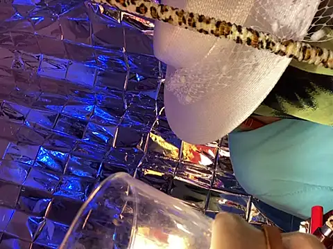 gurlnips online show from February 14, 2025, 10:07 am