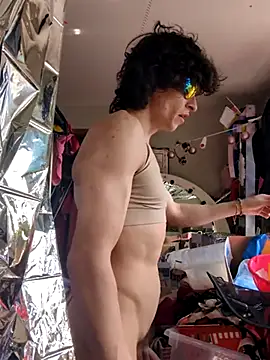 gurlnips online show from March 5, 2025, 8:21 pm