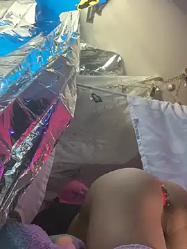 gurlnips online show from March 11, 2025, 7:04 am