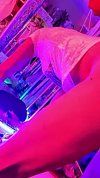 gurlnips online show from September 11, 2025, 9:59 pm