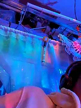 gurlnips online show from October 11, 2025, 3:28 am