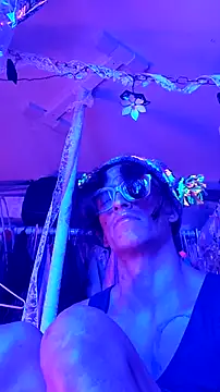 gurlnips online show from October 13, 2025, 5:07 am