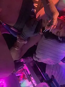 gurlnips online show from December 1, 2025, 3:50 pm