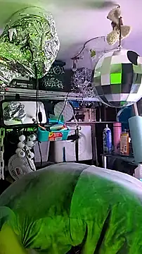 gurlnips online show from January 19, 2026, 1:04 pm