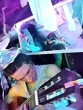 gurlnips online show from April 12, 2026, 11:04 am