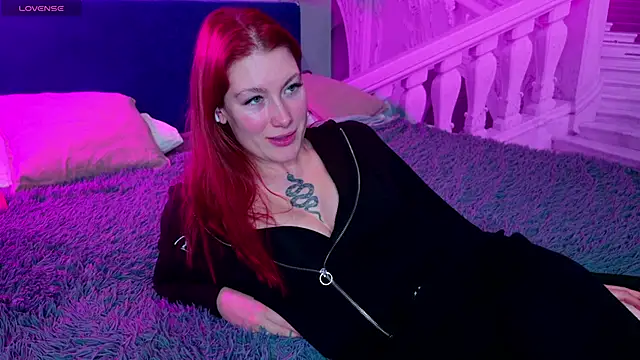 Snapshot of Liv_Fay chatting on December 5, 2024, 1:17 pm Liv Fay online show from December 5, 2024, 1:17 pm