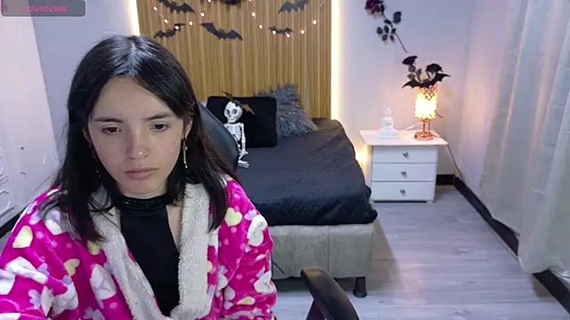 Snapshot of sailor_moon07 chatting on October 3, 2025, 5:04 am sailor moon07 online show from October 3, 2025, 5:04 am