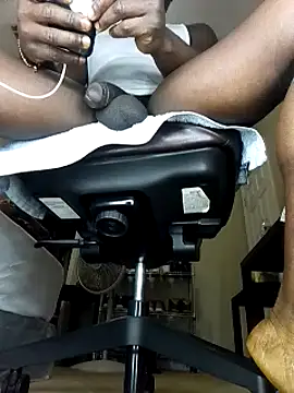 Hugedick0071 online show from February 19, 2025, 2:23 pm