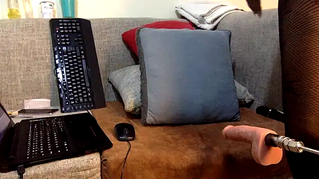 creamyjuices01 online show from March 8, 2026, 12:41 am