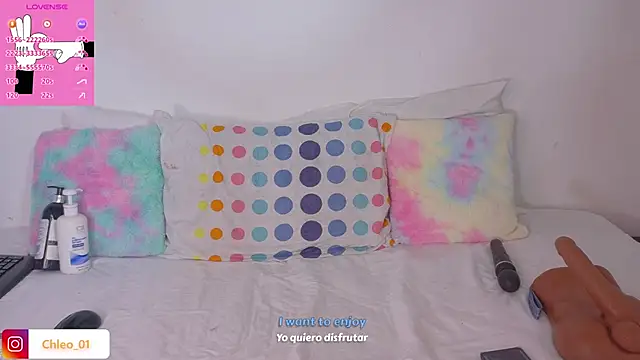 Chleo   online show from October 18, 2025, 1:12 pm