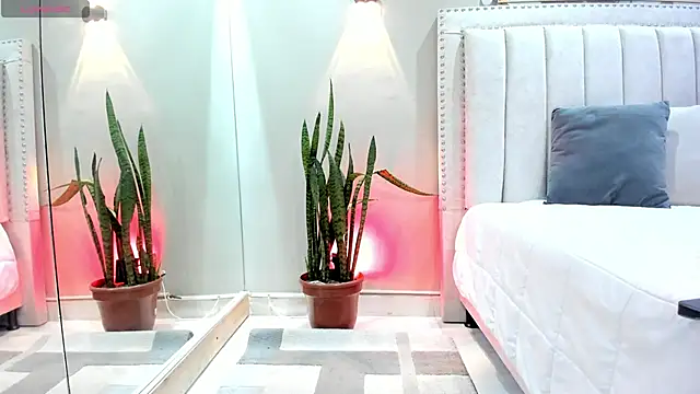 Miranda doll  online show from March 10, 2025, 12:15 pm