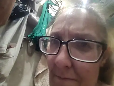 Snapshot of ILUV2TUCHMYKITTY chatting on September 11, 2025, 11:43 am ILUV2TUCHMYKITTY online show from September 11, 2025, 11:43 am