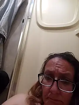 Snapshot of ILUV2TUCHMYKITTY chatting on October 20, 2025, 2:39 pm ILUV2TUCHMYKITTY online show from October 20, 2025, 2:39 pm