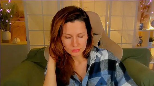 Snapshot of April_o_Nill chatting on December 27, 2024, 11:17 am April o Nill online show from December 27, 2024, 11:17 am