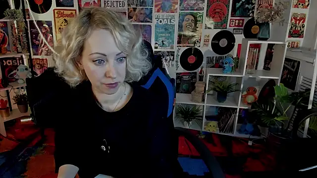 LylithSkye online show from January 3, 2025, 8:32 am