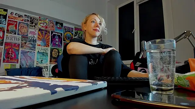 LylithSkye online show from January 4, 2025, 2:56 pm