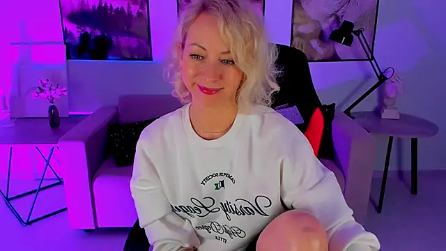 LylithSkye online show from January 19, 2025, 11:34 am