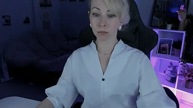 LylithSkye online show from February 5, 2025, 10:51 am