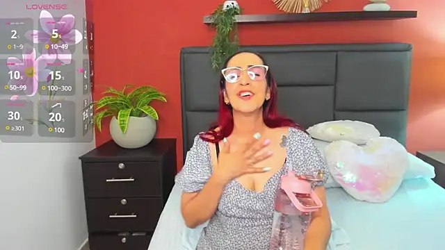 jadde13  online show from December 6, 2024, 5:42 am