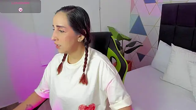 jadde13  online show from October 3, 2025, 8:17 pm