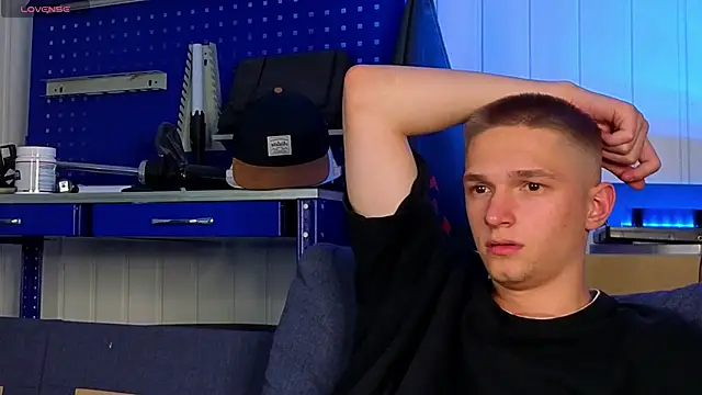 dustyn fox online show from October 10, 2025, 4:39 pm