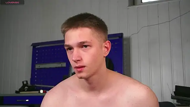 dustyn fox online show from December 3, 2025, 10:57 am