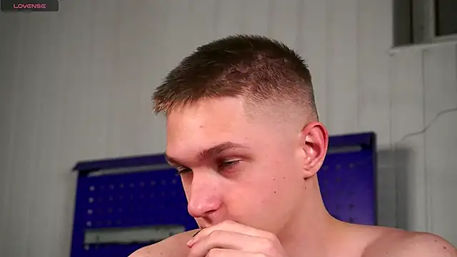 dustyn fox online show from December 15, 2025, 3:05 pm