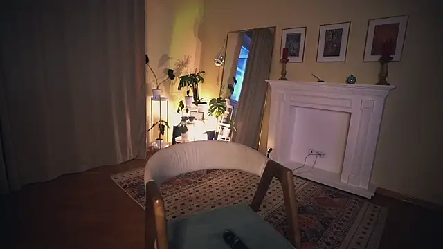 Snapshot of Leona_Mell chatting on January 5, 2025, 2:38 am Leona Mell online show from January 5, 2025, 2:38 am