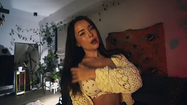 Snapshot of Leona_Mell chatting on October 10, 2025, 11:04 pm Leona Mell online show from October 10, 2025, 11:04 pm