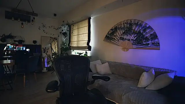 Leona Mell online show from February 20, 2026, 2:30 am