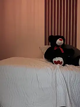  Shara Handal  online show from February 9, 2025, 11:25 am