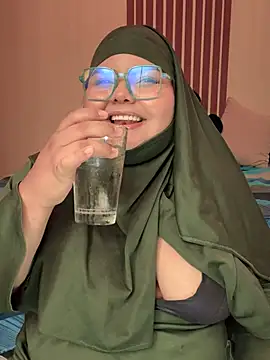  Shara Handal  online show from March 19, 2025, 10:33 am