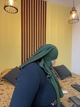  Shara Handal  online show from October 11, 2025, 8:07 pm