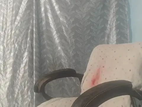 cute-priy online show from April 16, 2026, 5:52 am