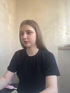 MollyDolle online show from April 18, 2026, 11:03 am