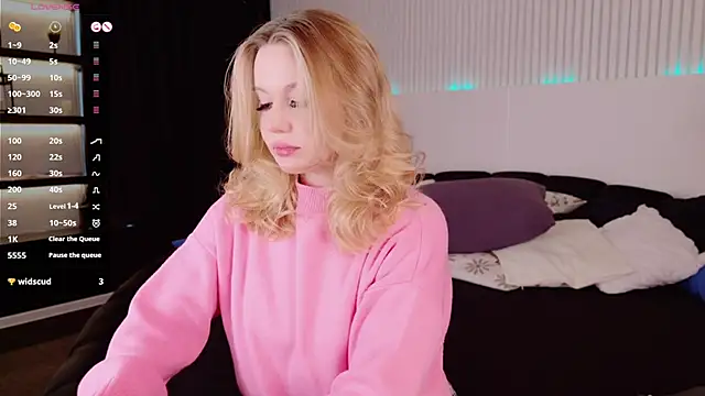 Snapshot of AliceMorr chatting on December 14, 2024, 8:34 am AliceMorr online show from December 14, 2024, 8:34 am