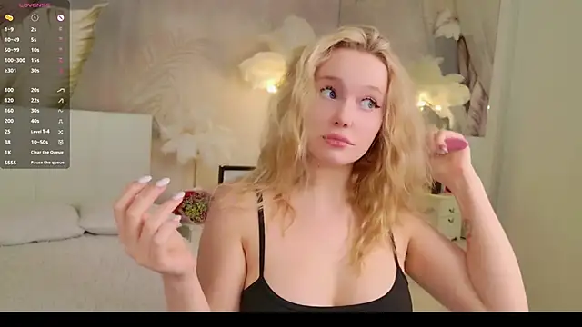 Snapshot of AliceMorr chatting on January 21, 2025, 7:50 pm AliceMorr online show from January 21, 2025, 7:50 pm