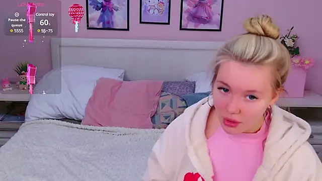 Snapshot of AliceMorr chatting on February 1, 2025, 9:00 am AliceMorr online show from February 1, 2025, 9:00 am