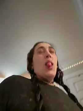 ThicBunz online show from June 9, 2026, 3:56 pm