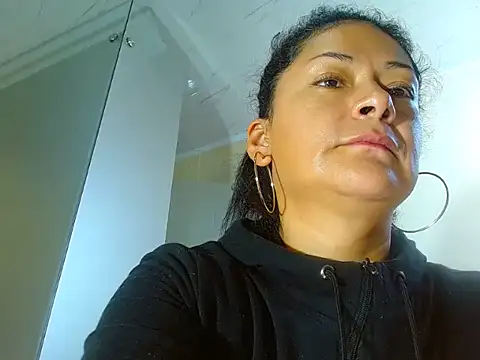 Snapshot of hornymilf_69xxx chatting on December 10, 2024, 4:49 pm hornymilf 69xxx online show from December 10, 2024, 4:49 pm