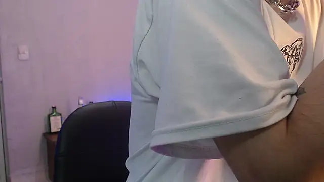 Snapshot of Andy_bapho chatting on January 4, 2025, 2:25 pm Andy bapho online show from January 4, 2025, 2:25 pm