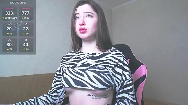Snapshot of Luxuryalma chatting on April 23, 2026, 10:25 am Luxuryalma online show from April 23, 2026, 10:25 am