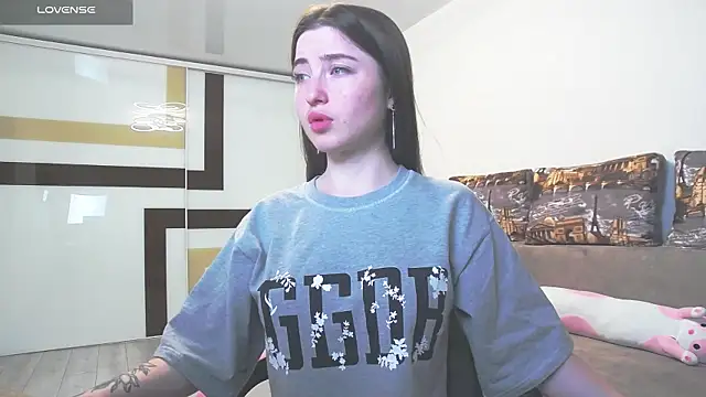 Snapshot of Luxuryalma chatting on June 1, 2026, 6:42 pm Luxuryalma online show from June 1, 2026, 6:42 pm