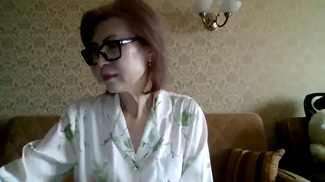 Elegant00Lady online show from April 18, 2026, 4:16 am